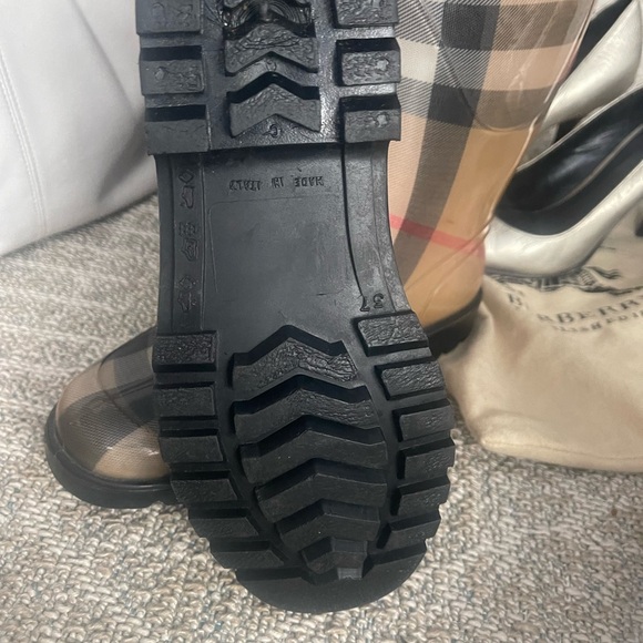 Burberry made in Italy Boots size 37(US 6.5) - Picture 5 of 6